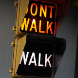 New York feu dont walk americain vintage USA jaune d'origine avec fixations murale