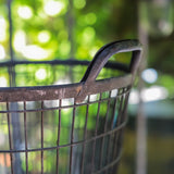 ancien panier en acier pour la recolte des fruits