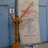 Ancienne grue avec conducteur, jouet enfant
