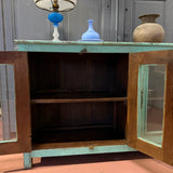 Enfilade ancienne vitrée patine verte, meuble de métier vintage, buffet campagne chic