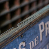 Sign of an old-fashioned, amateur premium shop