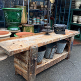 Établi ancien d’ébéniste en bois massif – établi d’atelier vintage – meuble de métier industriel