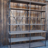 grande etagere bibliotheque de boutique Parisienne