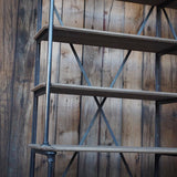 grande etagere bibliotheque de boutique Parisienne