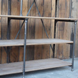 grande etagere bibliotheque de boutique Parisienne