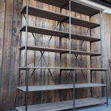 grande etagere bibliotheque de boutique Parisienne