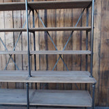 grande etagere bibliotheque de boutique Parisienne