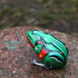 Petite grenouille en étain jouet