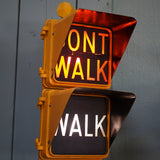 New York feu dont walk americain vintage USA jaune d'origine avec fixations murale