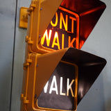 New York feu dont walk americain vintage USA jaune d'origine avec fixations murale