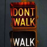 New York feu dont walk americain vintage USA jaune d'origine avec fixations murale