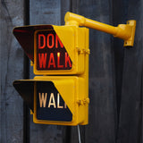 New York feu dont walk americain vintage USA jaune d'origine avec fixations murale
