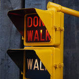 New York feu dont walk americain vintage USA jaune d'origine avec fixations murale