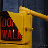 New York feu dont walk americain vintage USA jaune d'origine avec fixations murale