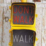 New York feu dont walk americain vintage USA jaune d'origine avec fixations murale