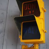 New York feu dont walk americain vintage USA jaune d'origine avec fixations murale