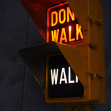 New York feu dont walk americain vintage USA jaune d'origine avec fixations murale