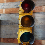 feu tricolore americain YEW YORK jaune dans son jus avec double fixation murale