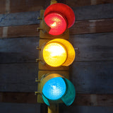 feu tricolore americain YEW YORK jaune dans son jus avec double fixation murale