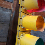 feu tricolore americain YEW YORK jaune dans son jus avec double fixation murale