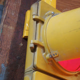 feu tricolore americain YEW YORK jaune dans son jus avec double fixation murale