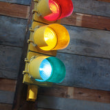 feu tricolore americain YEW YORK jaune dans son jus avec double fixation murale