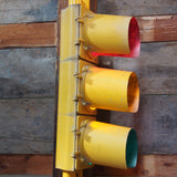 feu tricolore americain YEW YORK jaune dans son jus avec double fixation murale