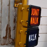 New York feu dont walk americain vintage USA jaune d'origine avec fixations murale