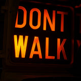 New York feu dont walk americain vintage USA jaune d'origine avec fixations murale