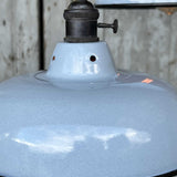 lampe abat jour emaillee industrielle bleu ciel