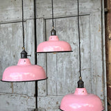 lampe abat jour emaillee industrielle rose