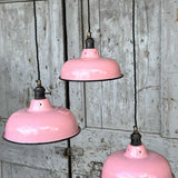 lampe abat jour emaillee industrielle rose