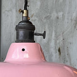 lampe abat jour emaillee industrielle rose