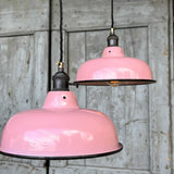 lampe abat jour emaillee industrielle rose