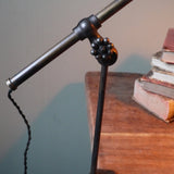 Rare Lampe bureau O.C. White Industrielle sur etau