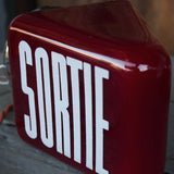 Exit Lampe americaine opaline rouge texte blanc
