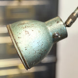 Lampe industrielle DESVIL - Lampadaire d'atelier articulé - Métal patiné vert d'origine