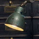 Lampe industrielle DESVIL - Lampadaire d'atelier articulé - Métal patiné vert d'origine