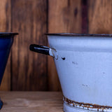 ancienne bassine émaillée bleue