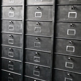 ancien grand meuble 30 casiers industriel a clapet strafor 1950