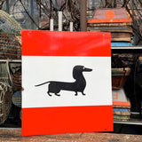 Plaque émaillée TRICOTS INTEXA , chien Teckel noir,  Publicité vintage industrielle 1960