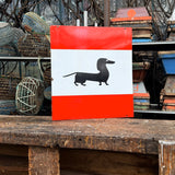 Plaque émaillée TRICOTS INTEXA , chien Teckel noir,  Publicité vintage industrielle 1960