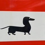 Plaque émaillée TRICOTS INTEXA , chien Teckel noir,  Publicité vintage industrielle 1960