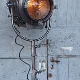 projecteur cinema MCALISTER des studios Hollywood Californie  pied roulettes