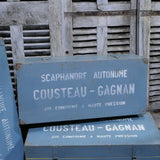1 ancienne caisse bois scaphandre Cousteau Gagnan