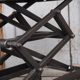 Ancienne table elevatrice d'atelier console ou table basse