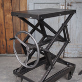 Ancienne table elevatrice d'atelier console ou table basse