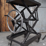 Ancienne table elevatrice d'atelier console ou table basse