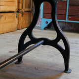 grande table industrielle plateau ancien chene massif pietement fonte