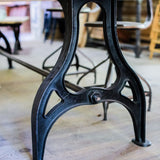 table industrielle plateau chene massif pietement fonte